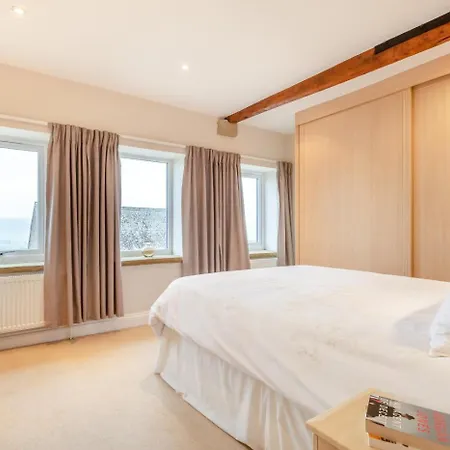 2 Bed In Oc-ds239 * Cowling