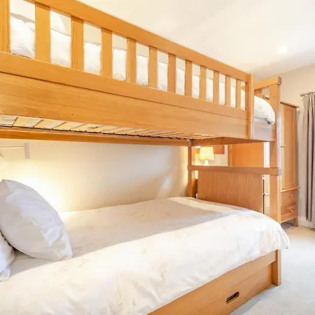 2 Bed In Oc-ds239 Cowling