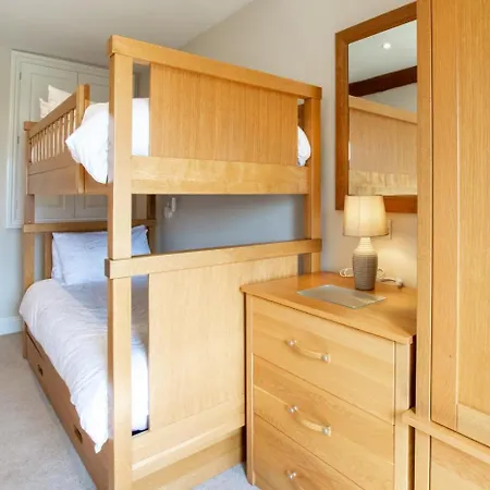 2 Bed In Oc-ds239 Cowling