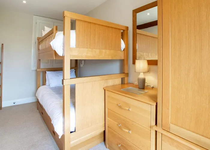 2 Bed In Oc-ds239 Cowling